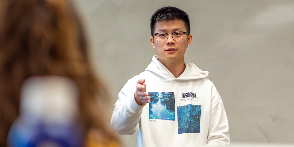 Hoky Hsu speaking to a class.